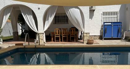 Beautiful house in the Ebro Delta with outdoor pool and 100 m. from the beach