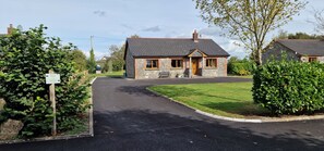 Exterior - Cottage on Lough Ree / River Shannon in the heart of Ireland (Newtowncashel)