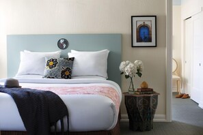 City King | Iron/ironing board, free WiFi, bed sheets - Hotel Carlton (San Francisco)