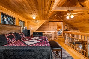 3 bedrooms, desk, free WiFi, bed sheets - Fast Wifi Secluded Cabin Near Douglas Lake (Sevierville)