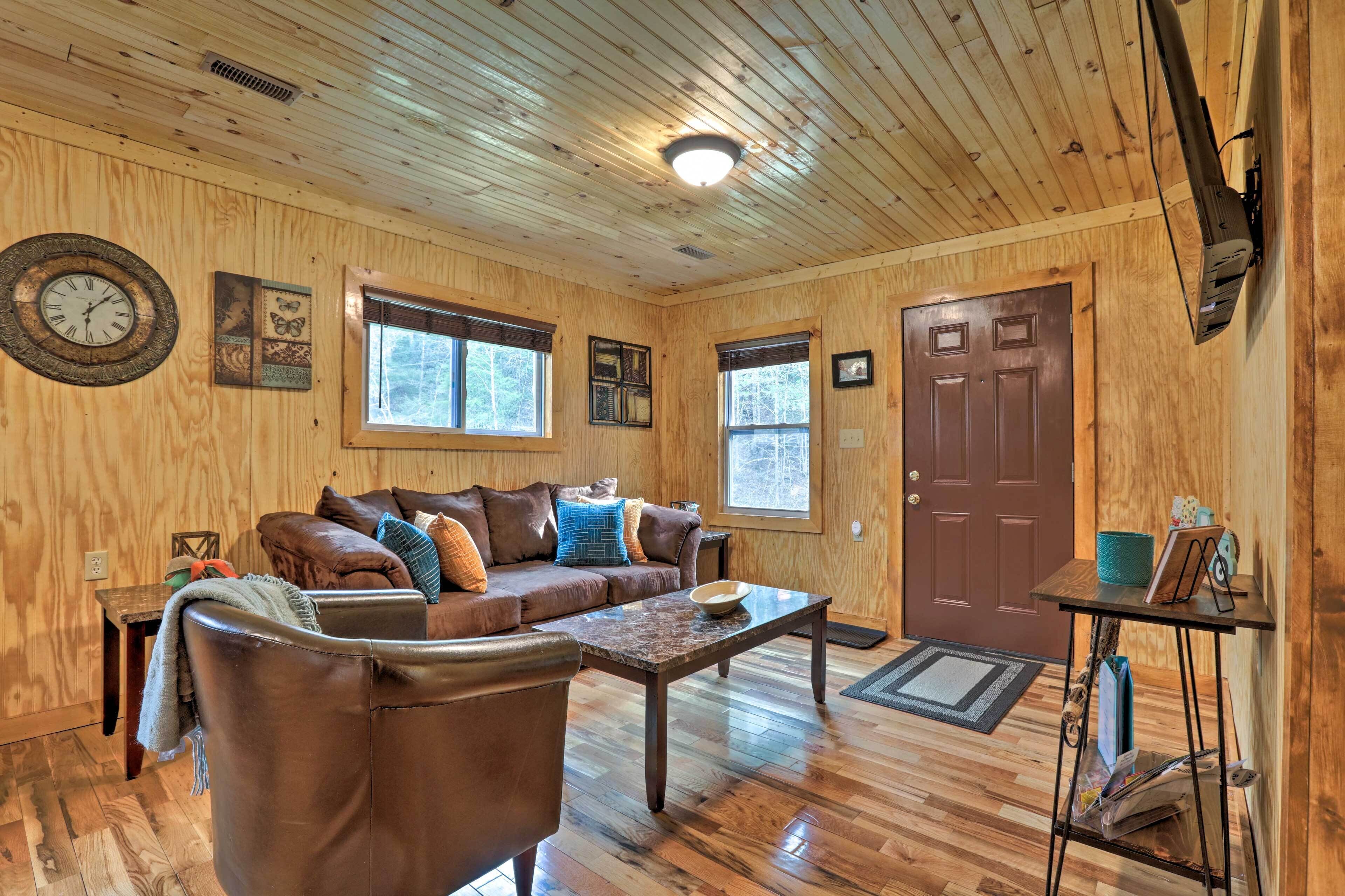 Cozy Creekside Cabin ~ 24 Mi to Red River!