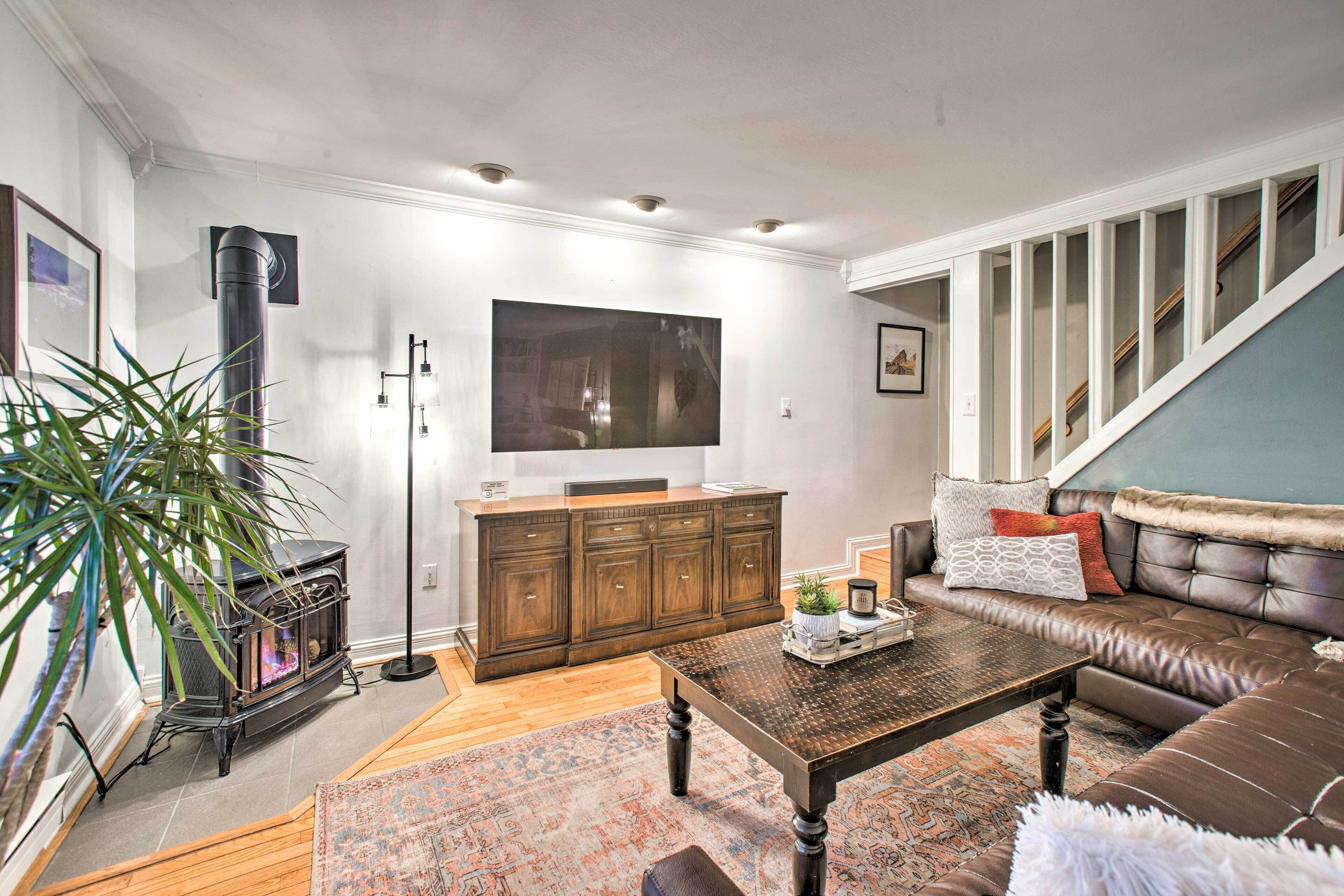 Stunning Evergreen Chalet w/ Private Hot Tub!