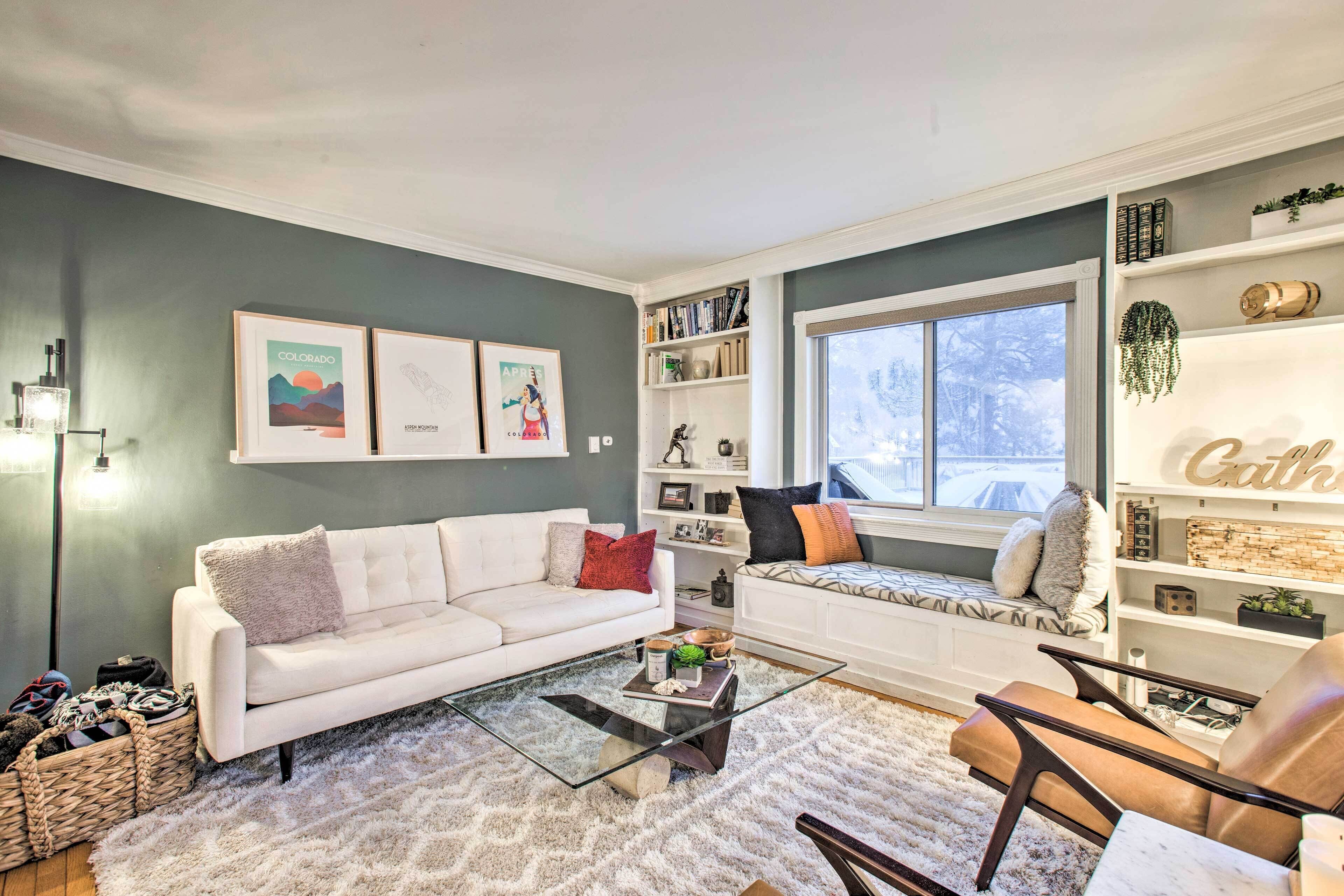 Stunning Evergreen Chalet w/ Private Hot Tub!