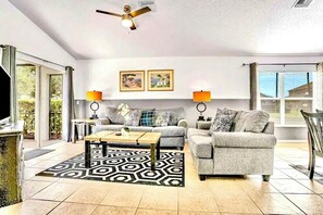 TV, lettore DVD, tavolo da calcetto