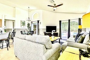 TV, lettore DVD, tavolo da calcetto