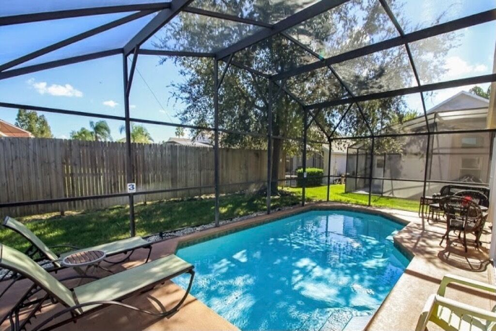Ref 17. Lake Berkley. Superb Villa , own pool. BBQ