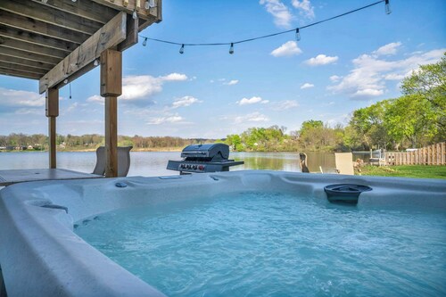 Lake Front - Hot Tub - Kayaks - Fire Pit-Sleeps 10