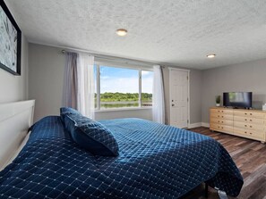 3 slaapkamers, een strijkplank/strijkijzer, reisbedje, wifi