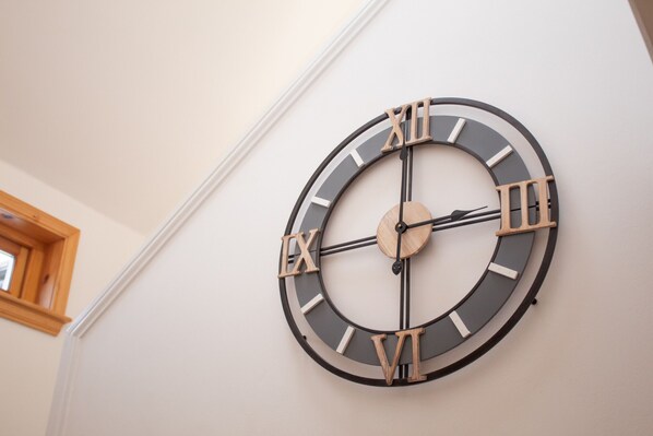 A round wall clock with Roman numerals and a wooden frame. - Longfield, Daviot - woodland cottage near Inverness (Daviot)