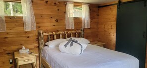 2 habitaciones, tabla de planchar con plancha y cuna de viaje
