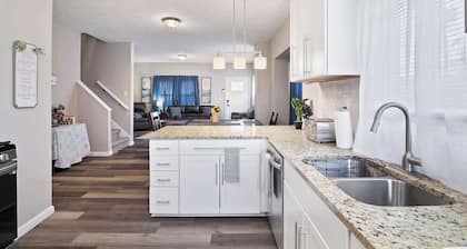 4BR 7 Min to Downtown Great For Groups