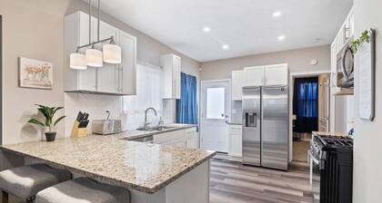 Large Remodeled 4 Bedroom! Only 7 Minutes to Downtown!