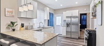 Large Renovated 4 Bedroom! Only 7 Mins to Downtown