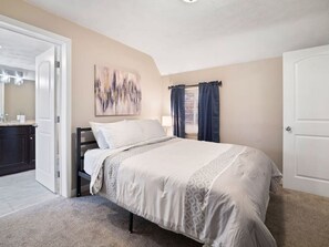 4 habitaciones, tabla de planchar con plancha, cuna de viaje y wifi