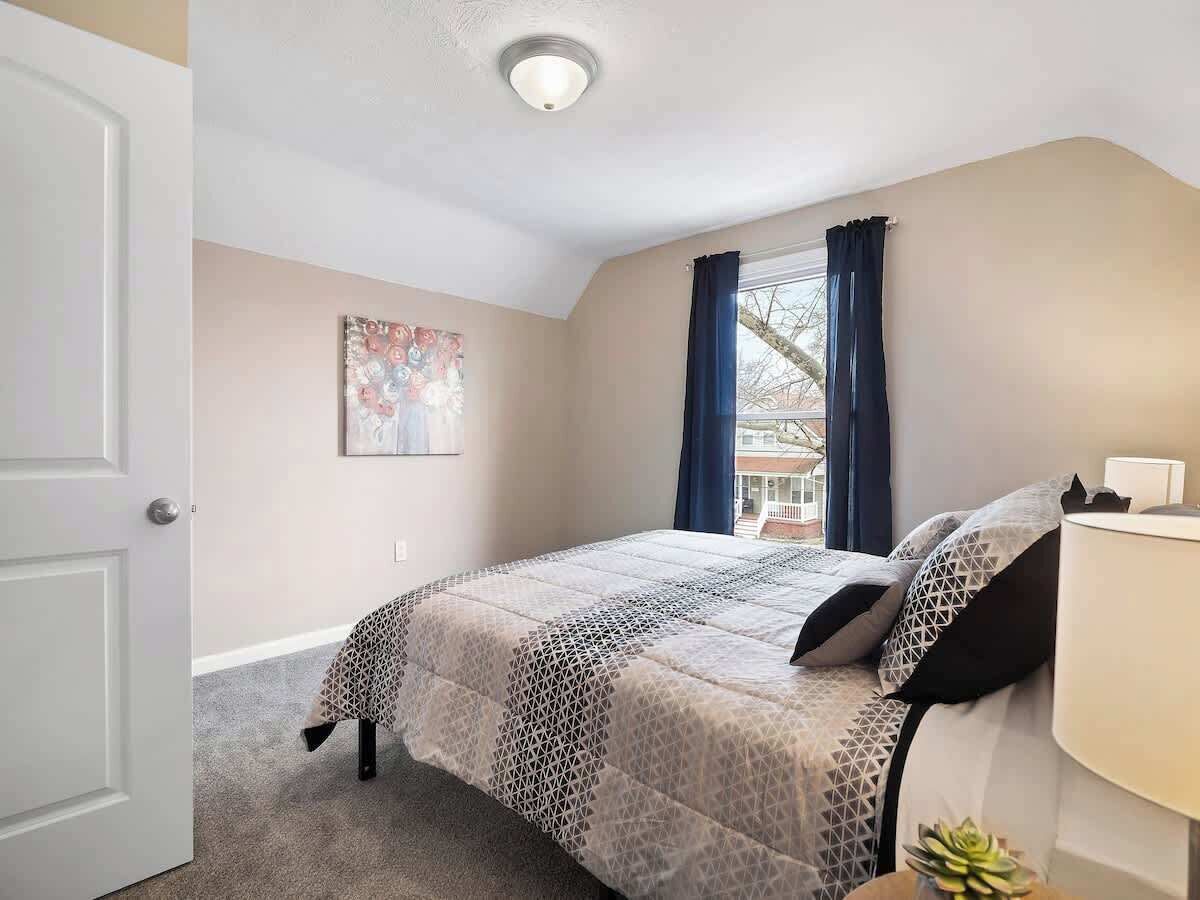 4 chambres, fer et planche à repasser, lit de bébé portatif, Wi-Fi