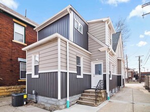 Exterior - Large Renovated 4 Bedroom! Only 7 Mins to Downtown (Cleveland)