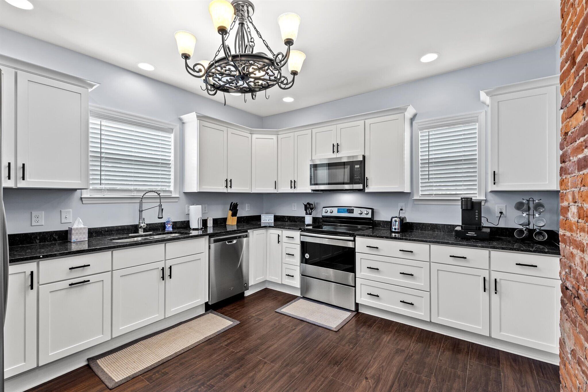 Kylskåp, mikrovågsugn, ugn och spishäll