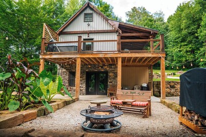 Cabin Retreat on quiet back road in Amish Country