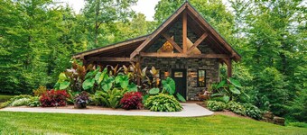 Cabin Retreat on quiet back road in Amish Country