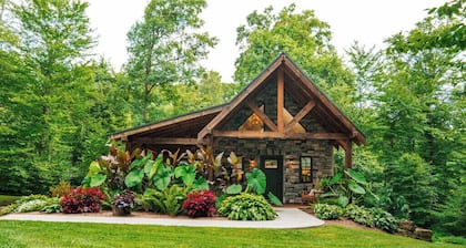 Cabin Retreat on quiet back road in Amish Country