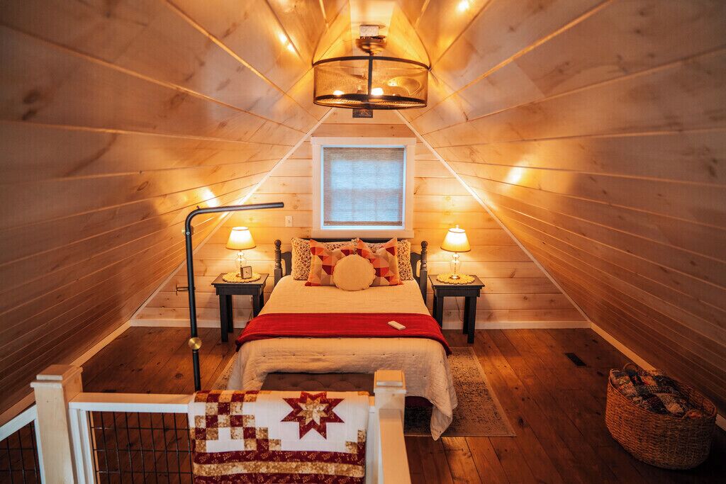 2 bedrooms, travel crib, WiFi (free), bed sheets
