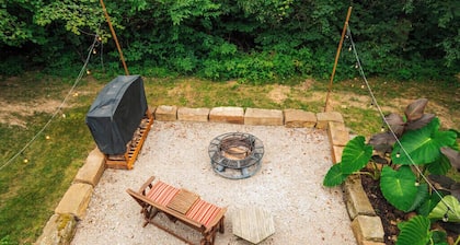 Cabin Retreat on quiet back road in Amish Country