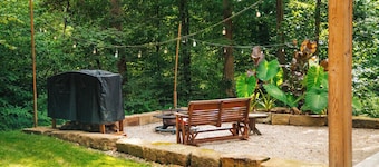 Cabin Retreat on quiet back road in Amish Country