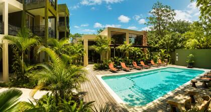 LOL-HA Cancun Boutique Hotel