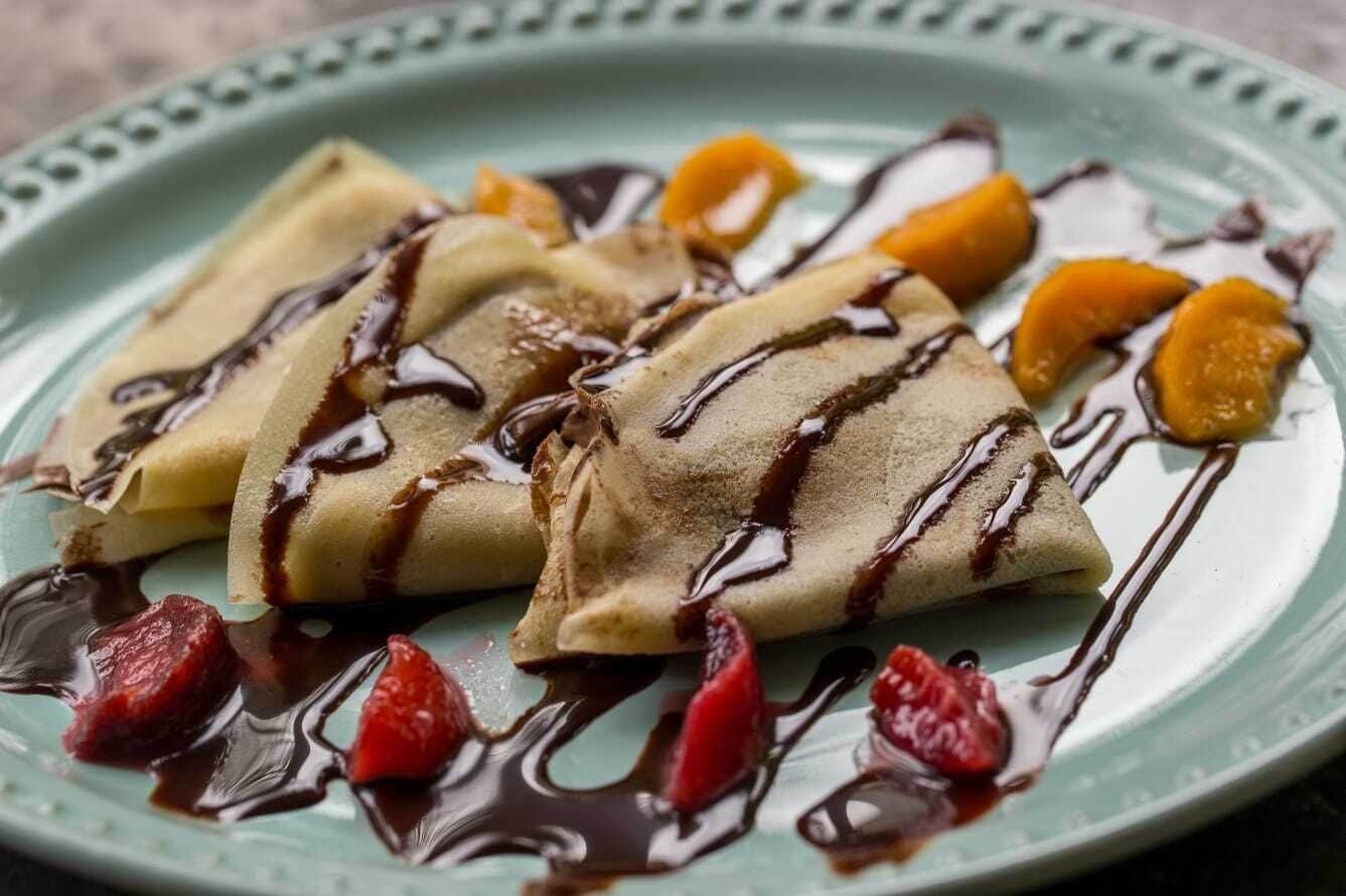 daily cooked-to-order breakfast for a fee