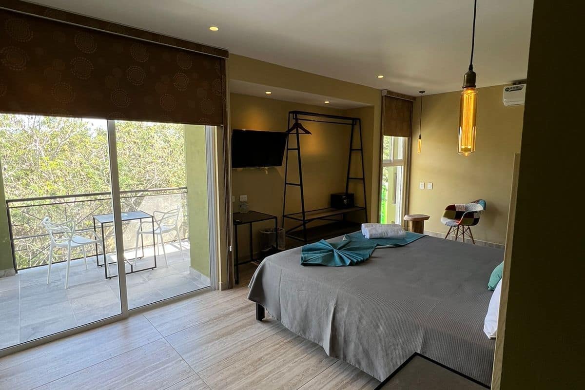 standard double room | 1 bedroom, in-room safe, desk, laptop workspace