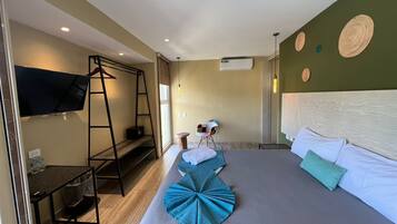 Standard-Doppelzimmer | Zimmersafe, Schreibtisch, laptopgeeigneter Arbeitsplatz