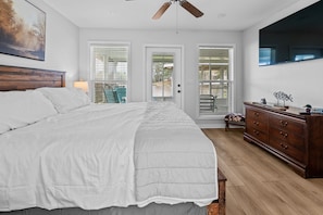 3 bedrooms, iron/ironing board, free WiFi, bed sheets - 3 bedroom lake front cabin, kayaks, fire pit and more! (Andalusia)