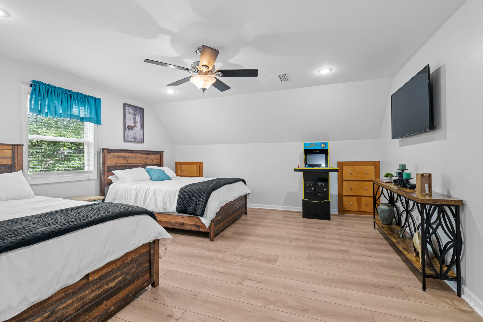 3 bedrooms, iron/ironing board, free WiFi, bed sheets