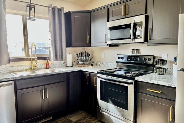 Réfrigérateur, micro-ondes, four, plaque de cuisson