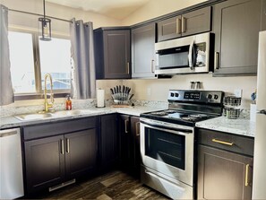 Fridge, microwave, oven, stovetop - Luxury Stay w/ Movie Room, Coffee Bar, 2 King Suites, Firepit — Black Hills View (Rapid City)