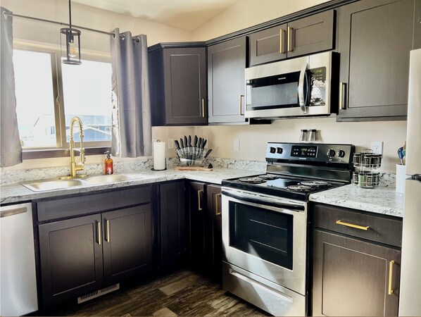 Fridge, microwave, oven, stovetop