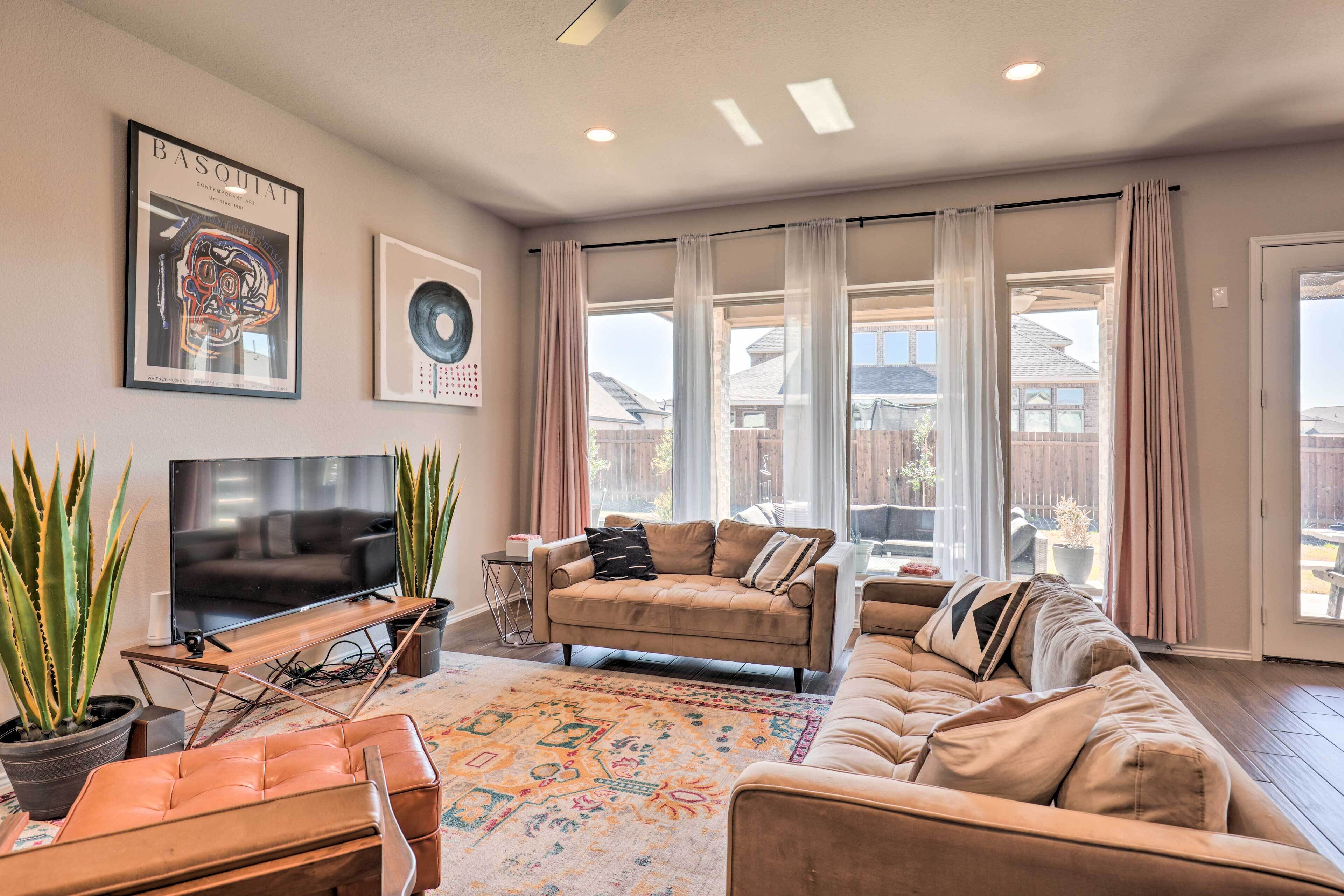 Artsy Manor Home w/ Yard - 15 Mi to Austin!