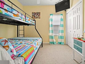 3 bedrooms, WiFi - Family friendly condo - 2.5 blocks to the beach and boardwalk (Wildwood)