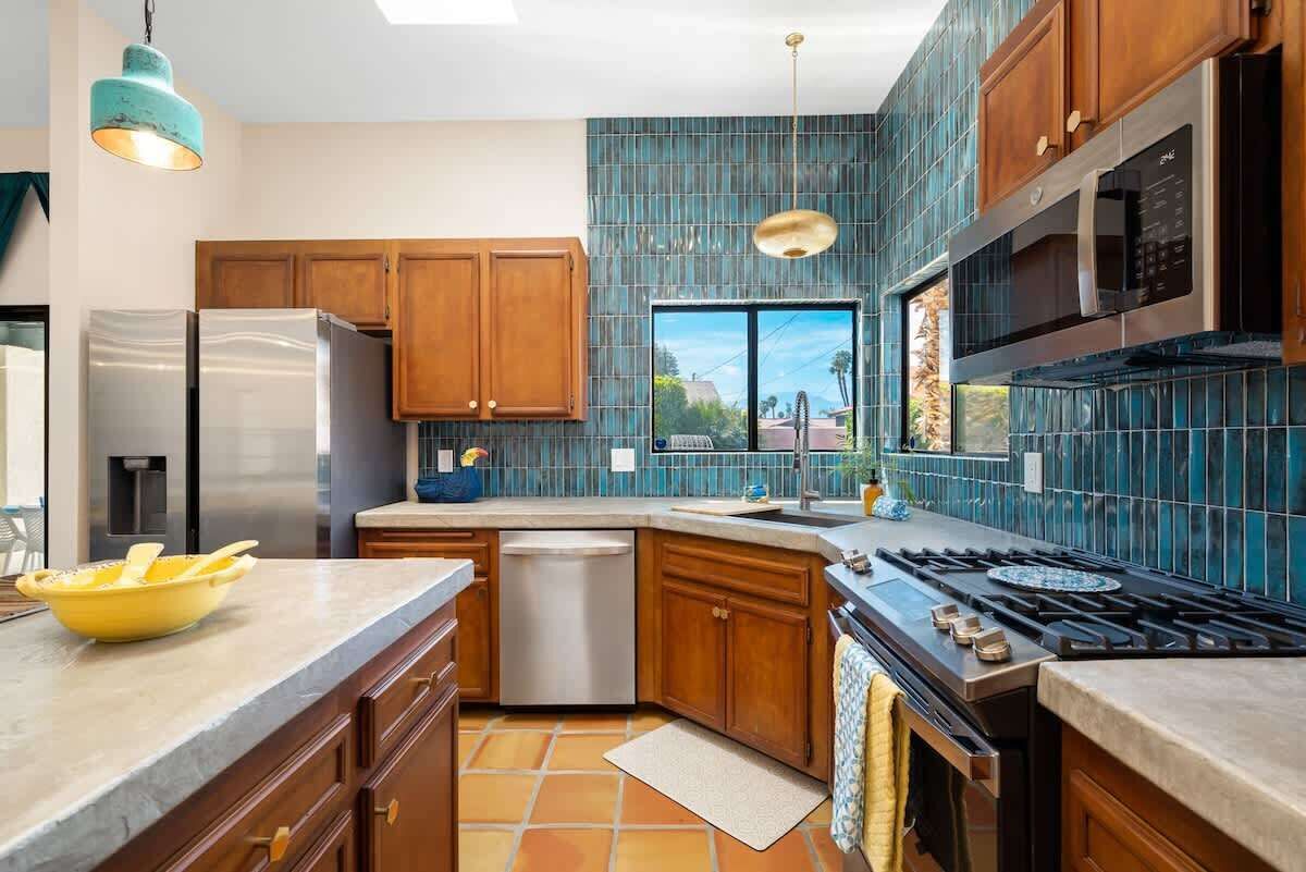 雪櫃、微波爐、焗爐、爐具