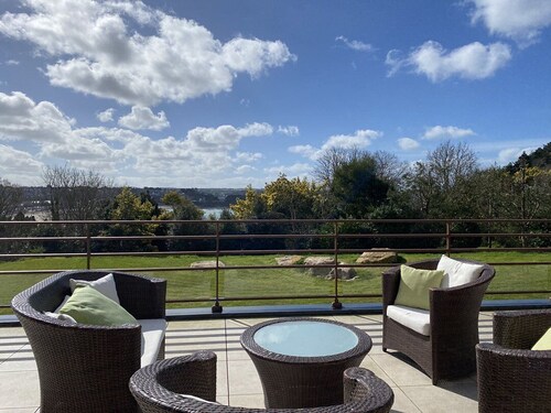 662 - Beautiful house with sea view for family stays