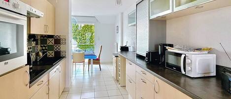 Réfrigérateur, four, lave-vaisselle, grille-pain