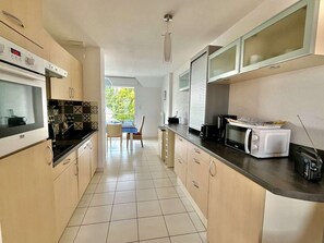 Réfrigérateur, micro-ondes, four, lave-vaisselle