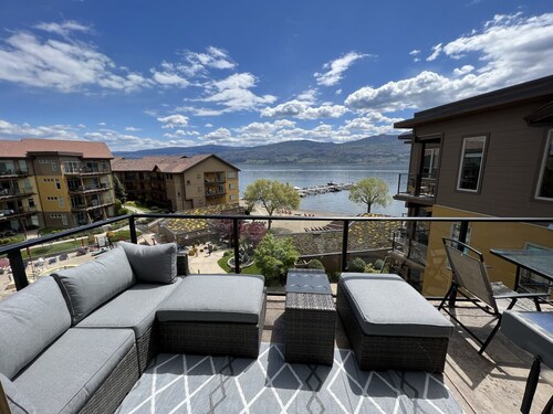 Your personal oasis! 3 bedroom condo! Top floor!