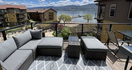 Your personal oasis! 3 bedroom condo! Top floor!