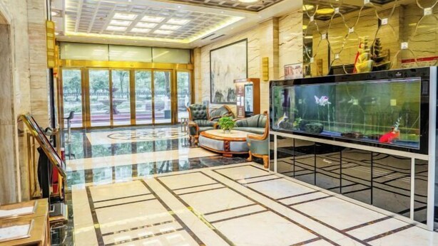 A spacious lobby with a large aquarium, comfortable seating, and a view of the outdoors. - Yajia Hotel (Kaiyang)