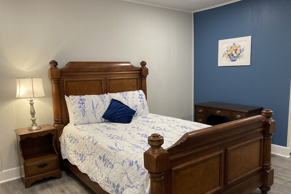 Full first floor apartment near West Reading and Alvernia University