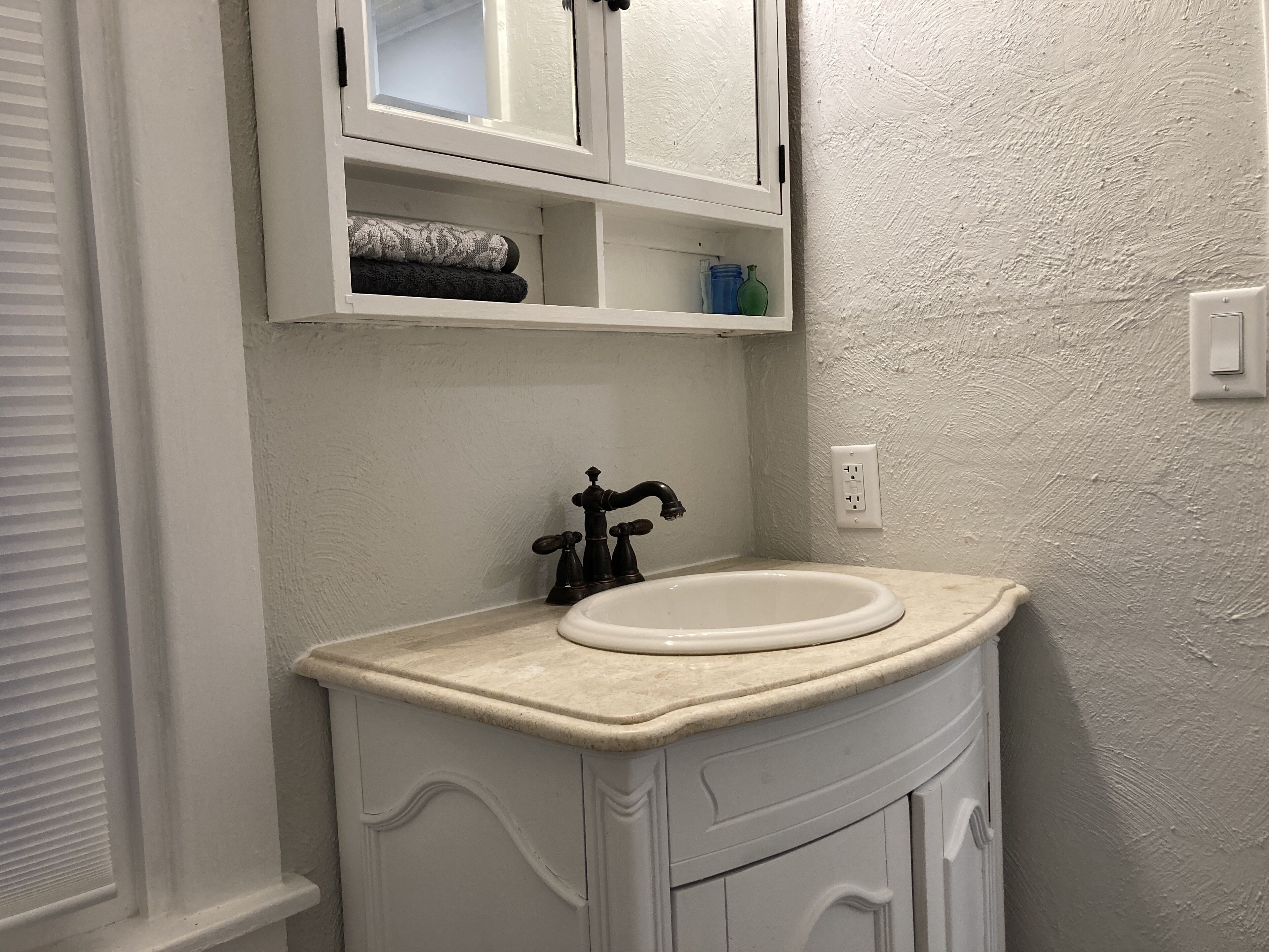 Full first floor apartment near West Reading and Alvernia University