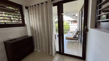 Căn hộ dành cho gia đình, quang cảnh hồ bơi | Bộ đồ giường cao cấp, minibar, truy cập Internet không dây miễn phí