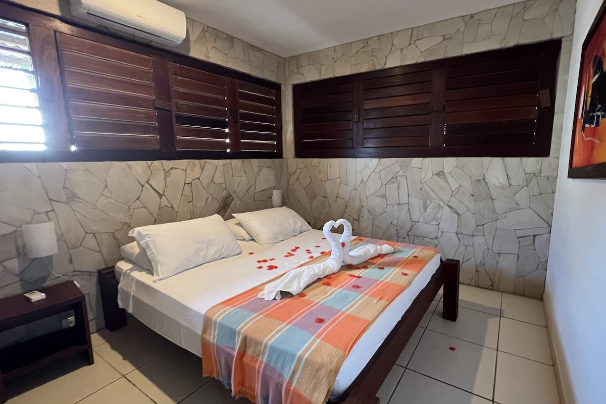 Apartamento família, vista para a piscina | Roupas de cama premium, frigobar, Wi-Fi de cortesia