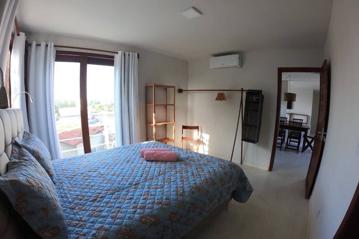 Apartamento superior | Roupas de cama premium, frigobar, Wi-Fi de cortesia